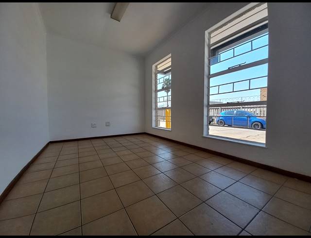608M² WAREHOUSE TO LET IN JET PARK